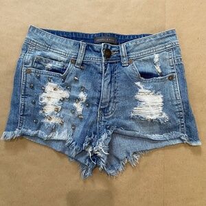 Distressed, Cut Off shorts